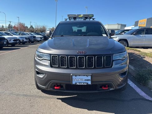 Used 2018 Jeep Grand Cherokee Trailhawk w/ Trailhawk Luxury Group AWD/4WD image 2
