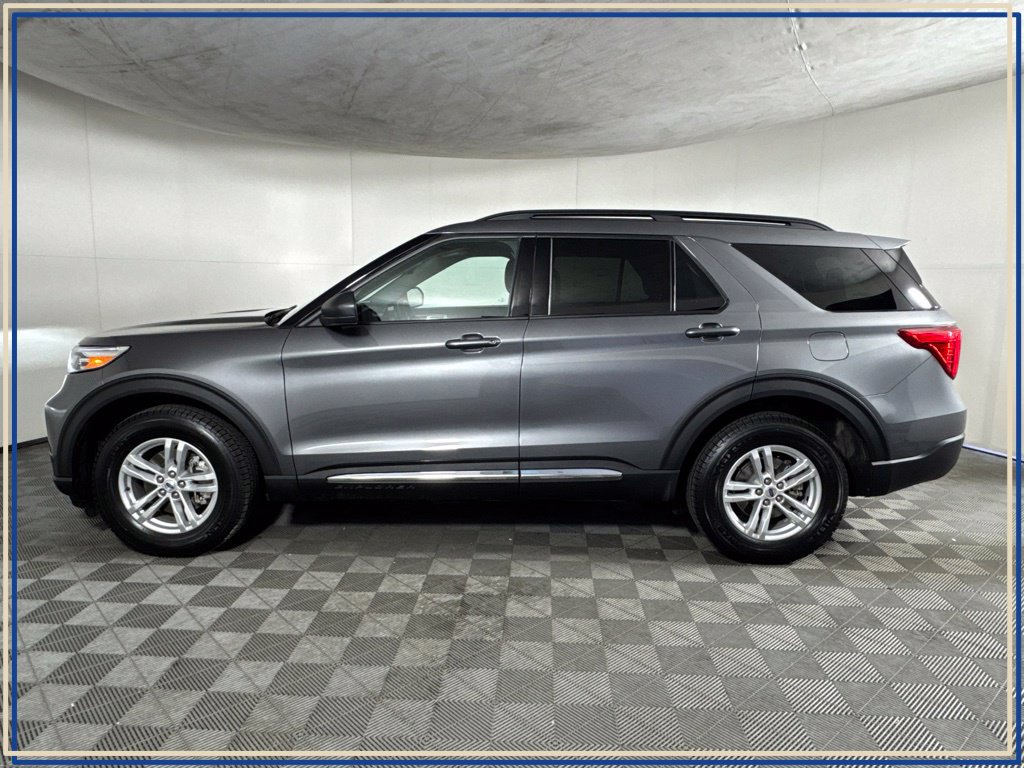 Used 2023 Ford Explorer XLT w/ Equipment Group 202A AWD/4WD image 11