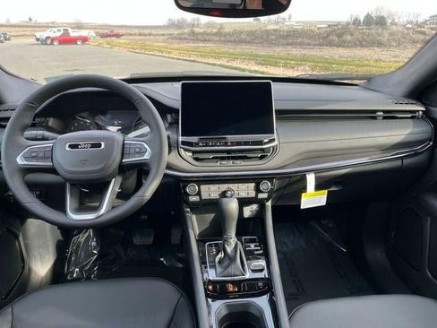 New 2026 Jeep Compass Latitude image 33