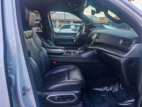 Used 2023 Jeep Wagoneer L Series II image 19