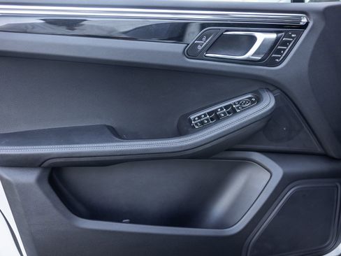 Certified 2025 Porsche Macan image 21