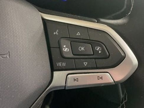 Certified 2022 Volkswagen Taos SE image 14