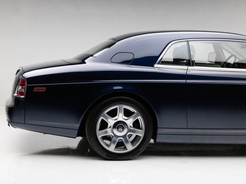 Used 2010 Rolls-Royce Phantom Coupe image 21