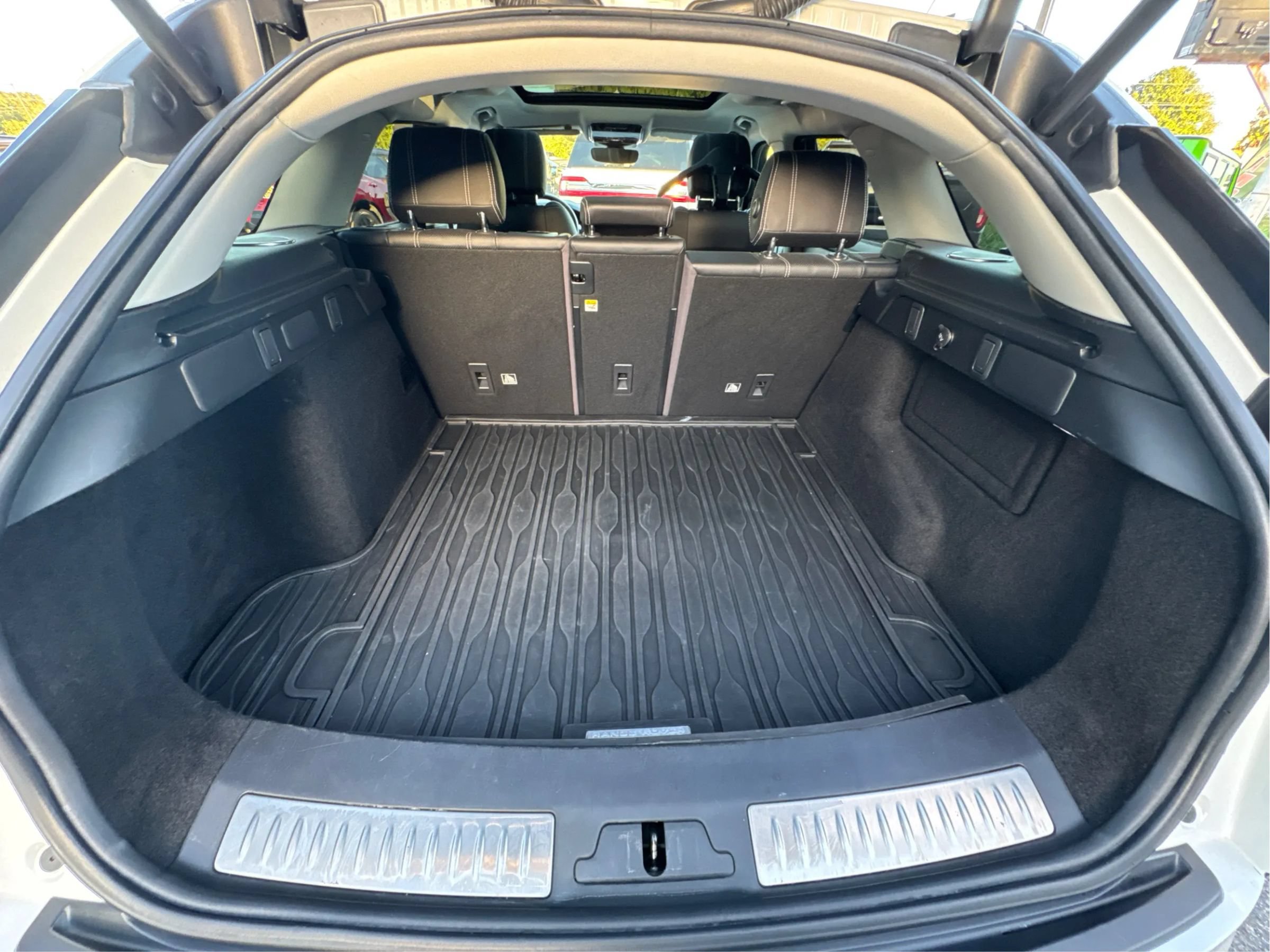 Used 2018 Land Rover Range Rover Velar S AWD/4WD image 22