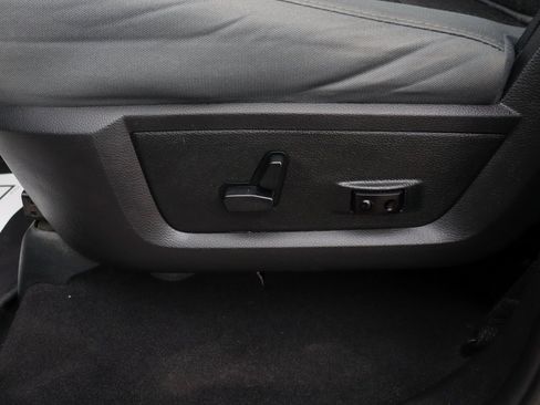 Used 2018 RAM 3500 Big Horn image 17