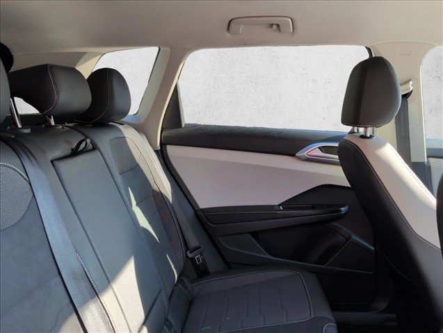 Used 2025 Volkswagen Taos SE AWD/4WD image 25