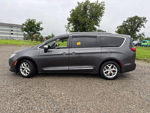 Used 2020 Chrysler Pacifica Limited FWD image 7