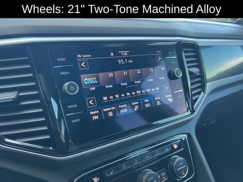 Used 2021 Volkswagen Atlas Cross Sport SEL Premium image 16