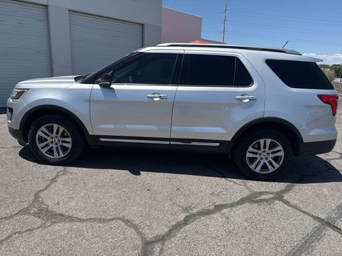 Used 2018 Ford Explorer XLT w/ Equipment Group 202A AWD/4WD image 8