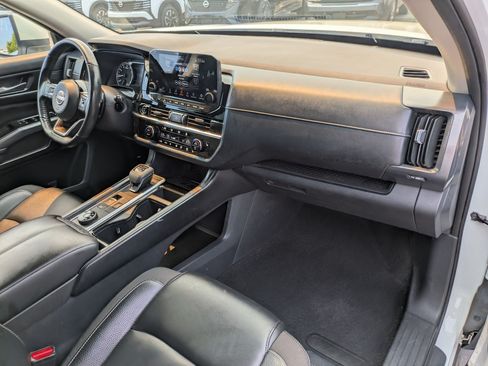 Used 2023 Nissan Pathfinder SL AWD/4WD image 35