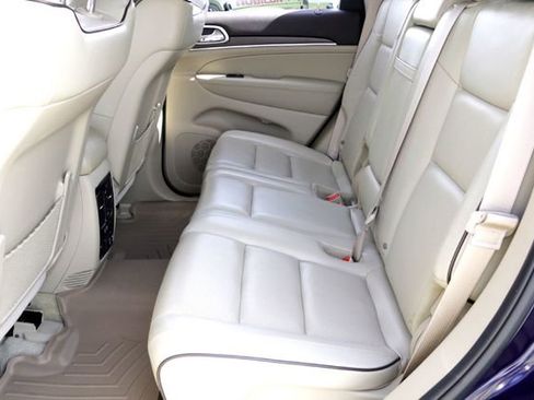 Used 2018 Jeep Grand Cherokee Overland RWD image 23