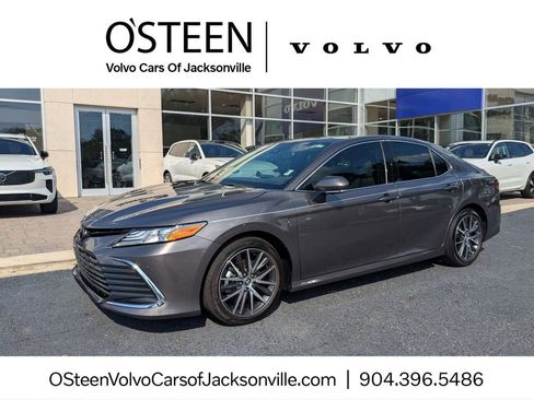 Used 2024 Toyota Camry XLE w/ Navigation Package FWD image 1