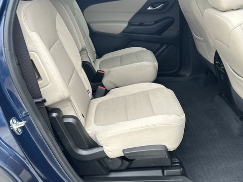 Used 2023 Chevrolet Traverse LT image 15