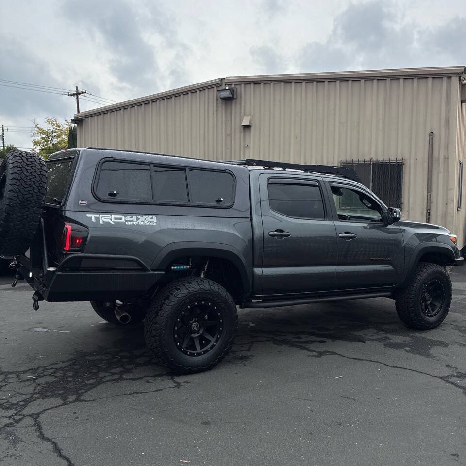 Used 2021 Toyota Tacoma TRD Off-Road w/ Technology Package AWD/4WD image 40