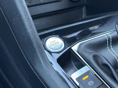 Used 2024 Volkswagen Taos SE image 34