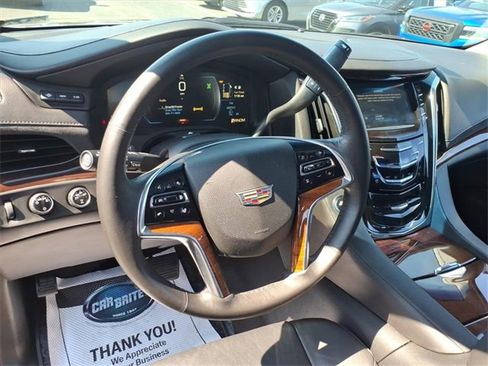 Used 2015 Cadillac Escalade Luxury image 17