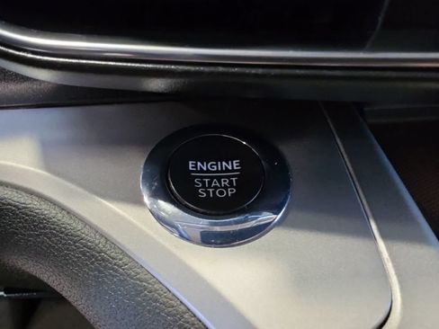 Used 2022 Ford Explorer XLT w/ Equipment Group 202A AWD/4WD image 25