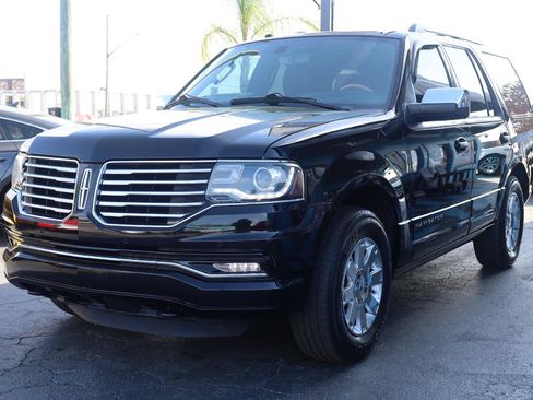 Used 2016 Lincoln Navigator Select image 2