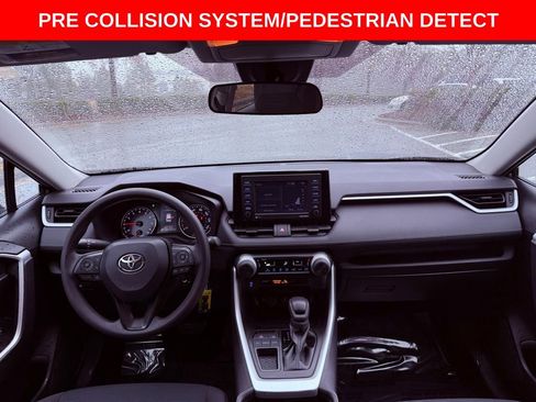 Used 2021 Toyota RAV4 LE image 7