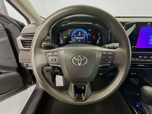 Used 2025 Toyota Camry LE image 11