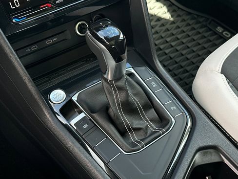 New 2025 Volkswagen Taos SE image 19