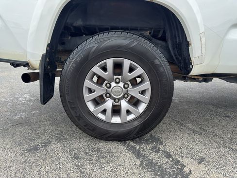 Used 2019 Toyota Tacoma SR5 AWD/4WD image 22