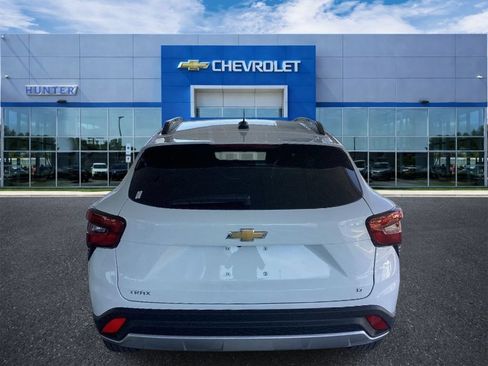 New 2026 Chevrolet Trax LT w/ LT Convenience Package FWD image 3