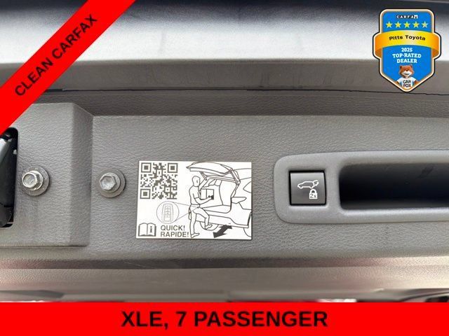 Used 2021 Toyota Sienna XLE FWD image 16