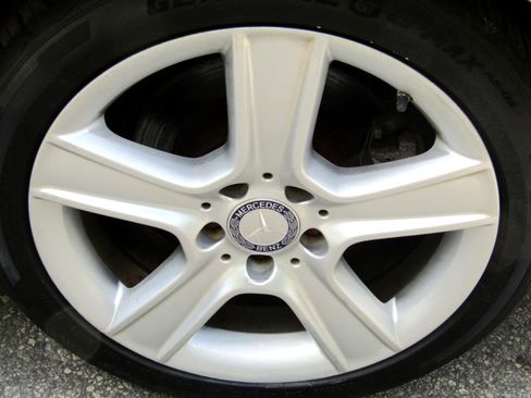 Used 2011 Mercedes-Benz C 300 4MATIC Sedan image 33