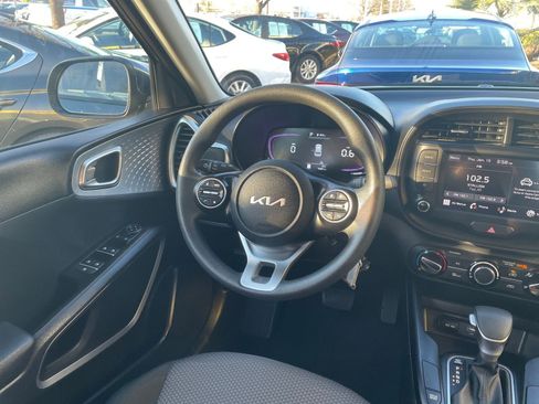 Used 2025 Kia Soul LX w/ LX Technology Package image 32
