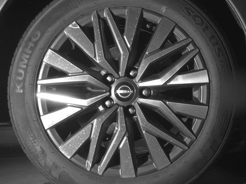 Used 2025 Nissan Altima 2.5 SV FWD image 15