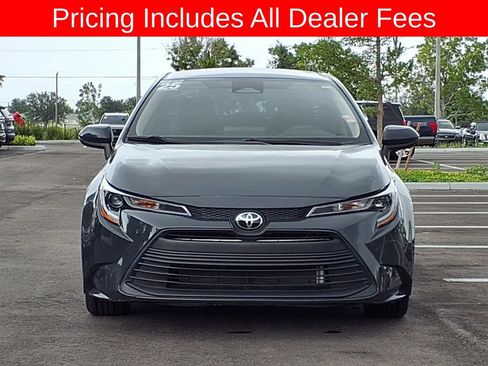 Used 2025 Toyota Corolla LE FWD image 2