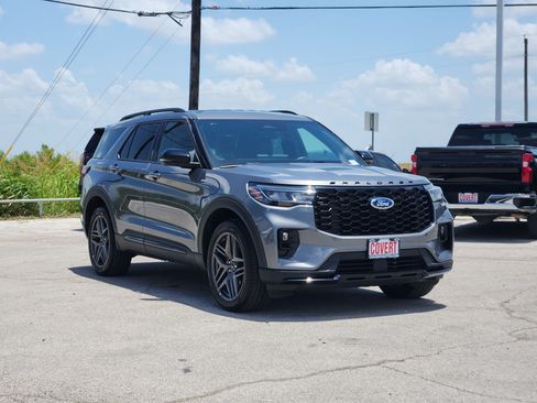 Certified 2025 Ford Explorer ST-Line w/ ST-Line Street Pack AWD/4WD image 3