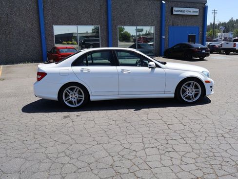 Used 2013 Mercedes-Benz C 300 4MATIC Sedan image 4