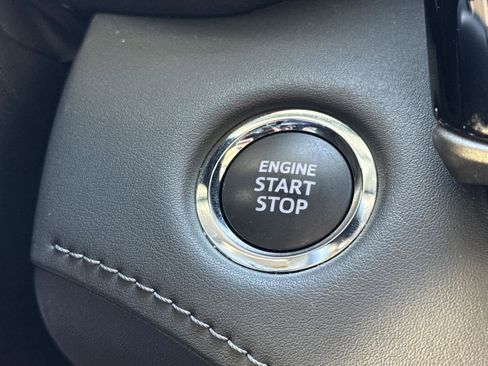 Used 2023 Toyota Highlander XLE image 30