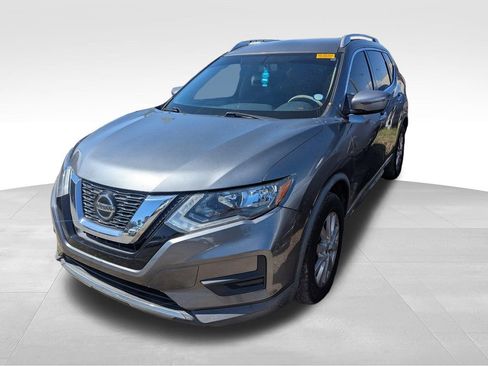 Used 2018 Nissan Rogue SV image 3