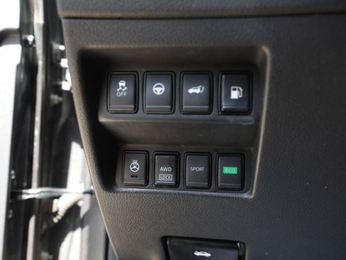 Used 2020 Nissan Rogue SV w/ Premium Package AWD/4WD image 25