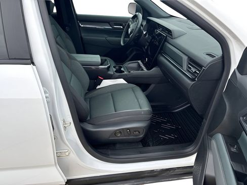 Used 2026 GMC Terrain AT4 w/ Convenience Package III AWD/4WD image 9