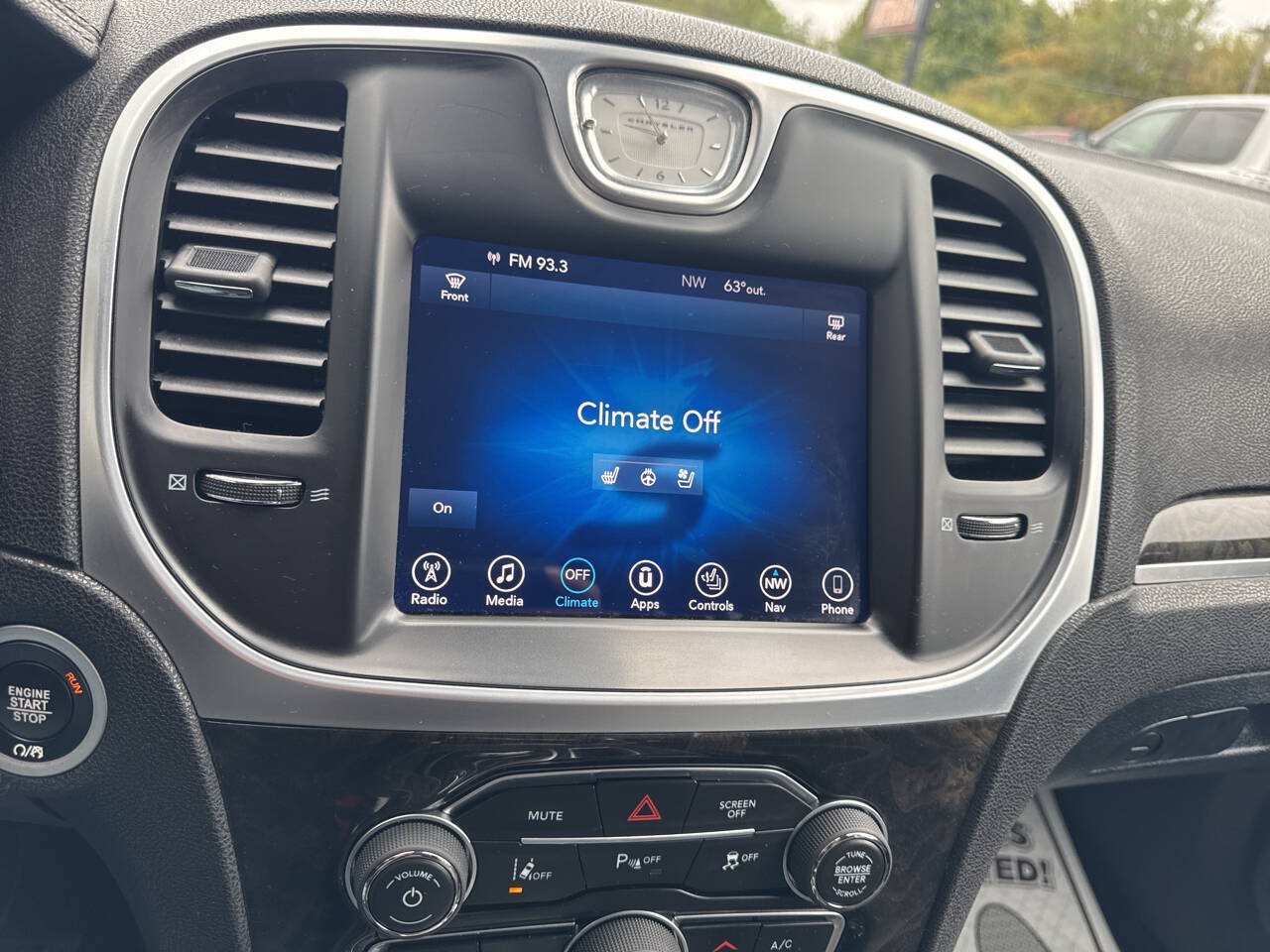 Used 2017 Chrysler 300 C w/ Safetytec Plus Group AWD/4WD image 26