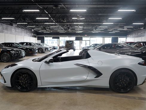 Used 2024 Chevrolet Corvette Stingray Convertible w/ 1LT RWD image 2