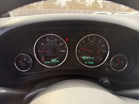 Used 2012 Jeep Wrangler Unlimited Sport image 7