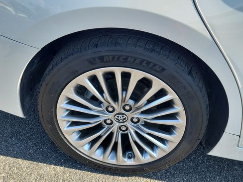 Used 2019 Toyota Avalon Limited w/ Advanced Safety Package FWD image 10
