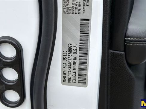 Used 2023 Jeep Grand Cherokee L Laredo AWD/4WD image 39
