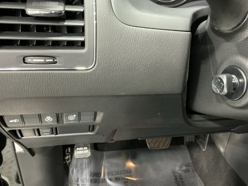 Used 2024 Nissan Armada SL w/ Captain's Chairs Package image 19