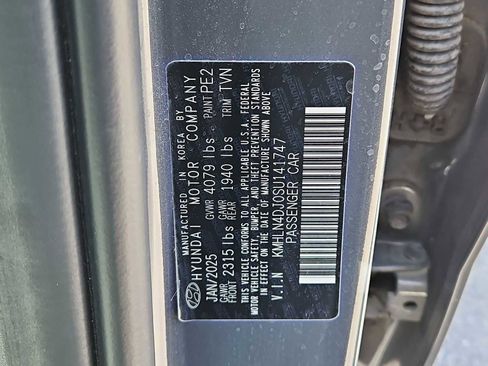 Certified 2025 Hyundai Elantra Limited FWD image 35