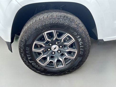 Used 2024 Chevrolet Colorado Z71 w/ Safety Package image 27