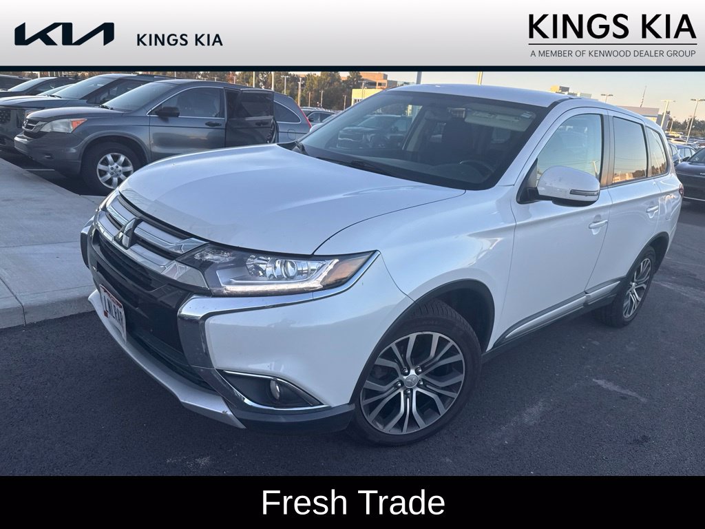 Used 2017 Mitsubishi Outlander SE AWD/4WD image 1