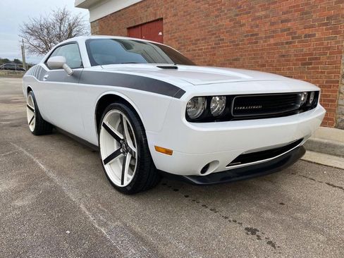 Used 2012 Dodge Challenger SXT image 7