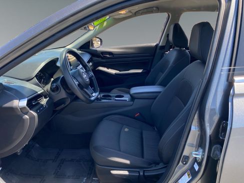 Used 2025 Nissan Altima 2.5 S FWD image 9
