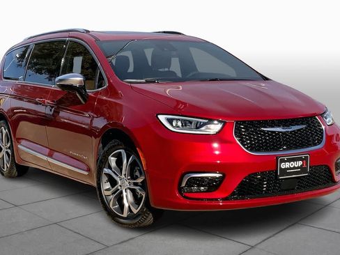 Used 2026 Chrysler Pacifica Pinnacle FWD image 2